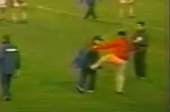 El día que un periodista le pegó una patada en el trasero a Clavito Godoy y terminó detenido