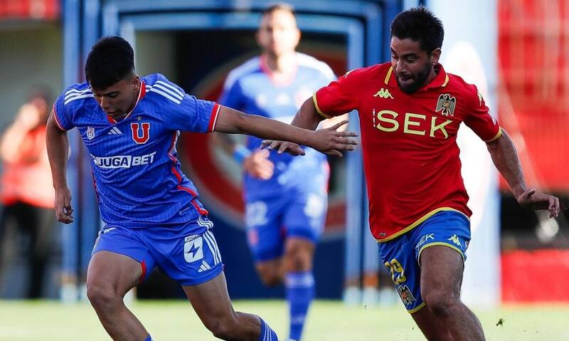 Ignacio Vásquez sería titular en Universidad de Chile.