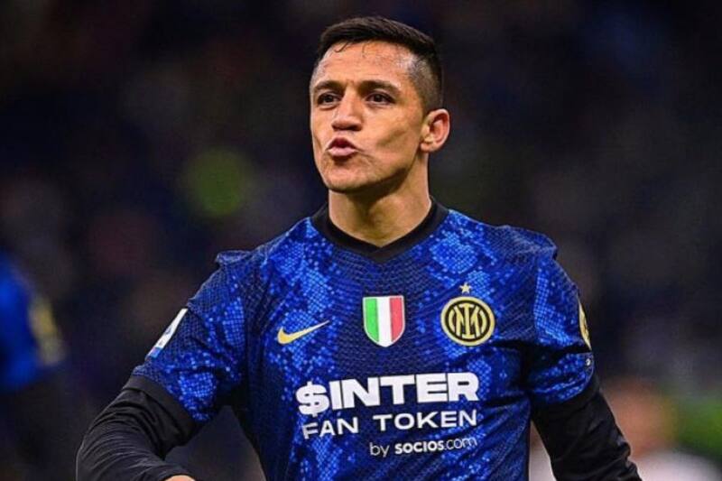 El delantero chileno podría tener como compañero a Benjamín Pavard.