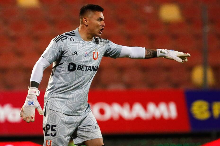 Campos salió, sorpresivamente, en el duelo entre la U y Copiapó. Foto: Aton.