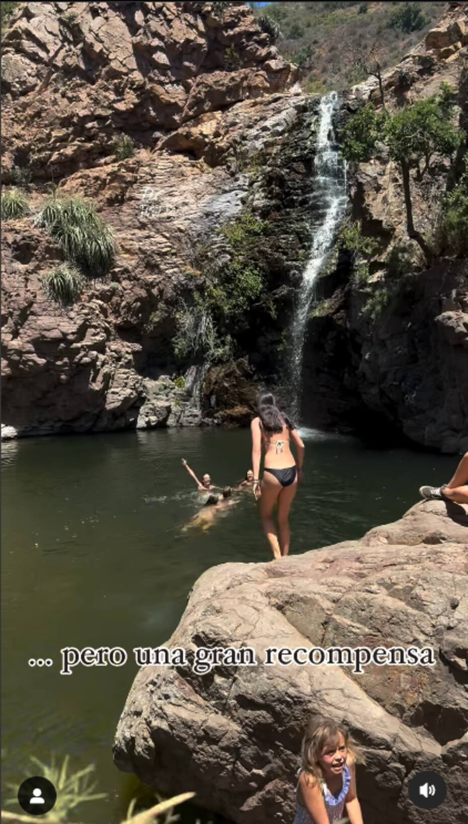 La periodista compartió su visita a la Cascada Palos Quemados.