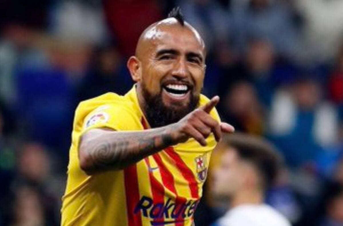 En España apuestan por titularidad de Arturo Vidal en duelo Barcelona-Granada