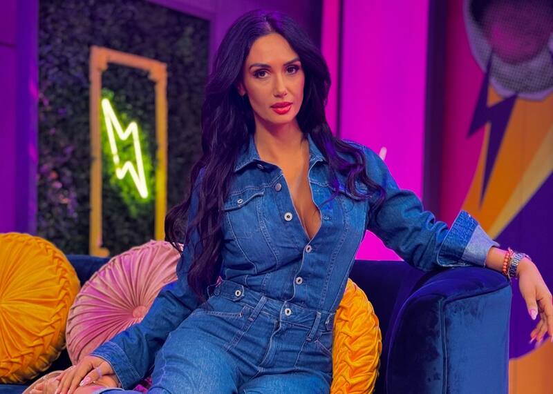 revela que nunca ha estado sola.