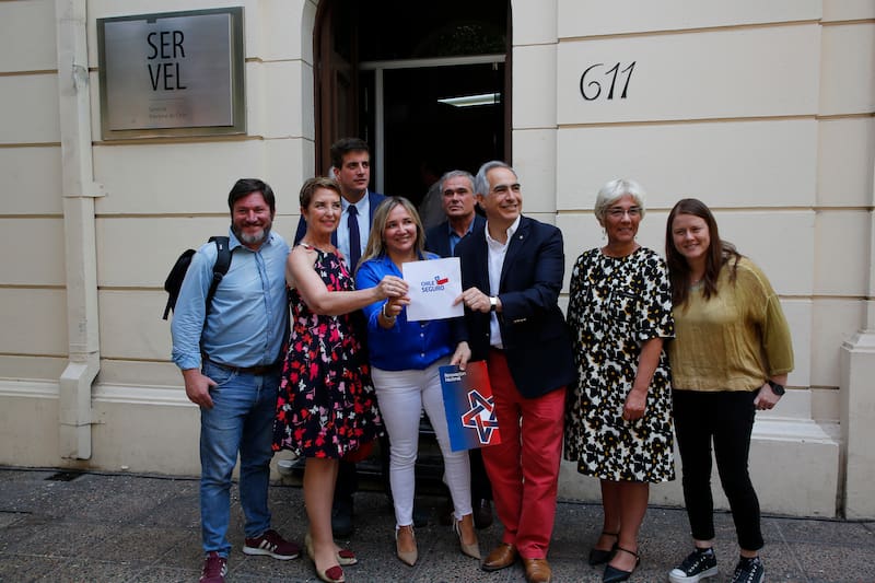 Santiago, 6 de Febrero 2023.
Chile Vamos inscribió en el Servel los candidatos de su pacto "Chile Seguro" para la elección de consejeros para la futura Nueva Constitución.