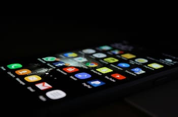 “Todo es mucho más seguro”: Experto en tecnología entrega tips para usar la IA sin conexión a Internet