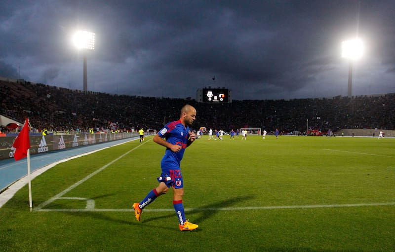 El "Duende" consiguió cuatro títulos de Primera División, dos Copa Chile, una Supercopa y la Copa Sudamericana con la U.
RAMON MONROY/PHOTOSPORT