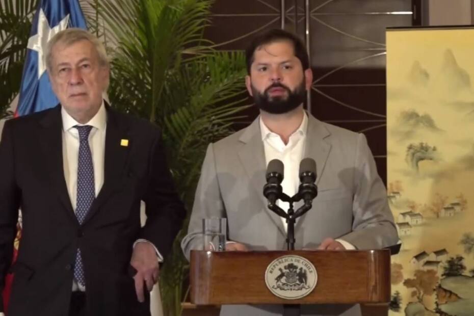 El presidente anunció la inversión en medio de su viaje oficial en China.