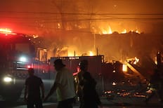 Reportan cierre de carreteras por incendios forestales en la región del Biobío