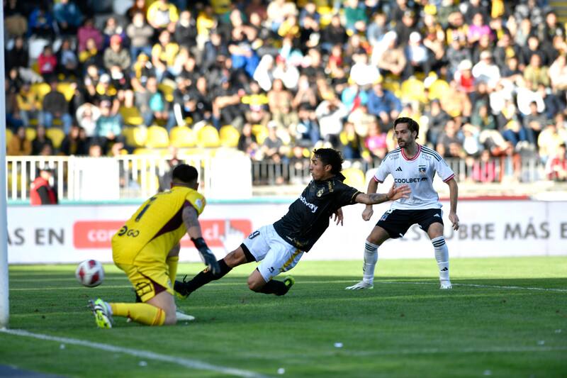 Coquimbo recibió a Colo Colo en el Francisco Sánchez Rumoroso. Luciano Cabral marcó el segundo gol de los locales (Foto: Aton)