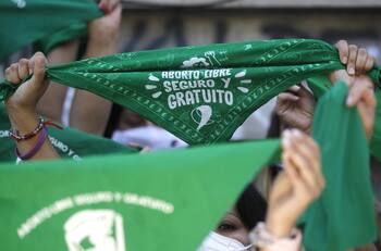 Aborto Legal: Opiniones divididas se tomaron redes sociales previo a su discusión en el Congreso chileno