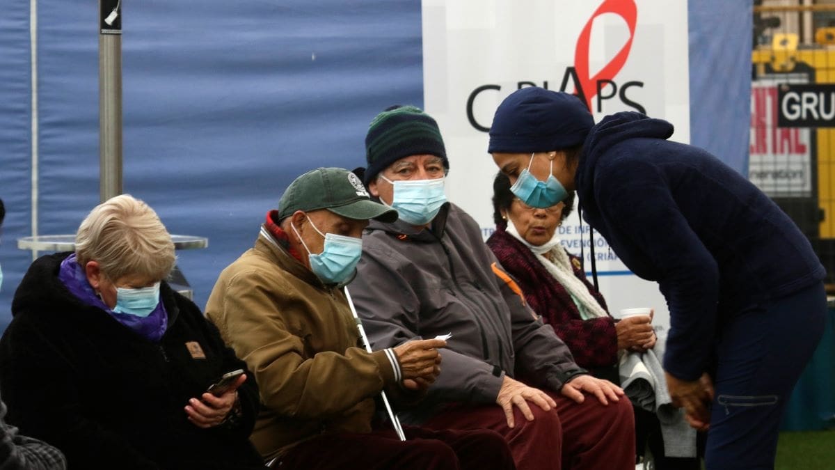 Minsal modificó calendario de vacunación de refuerzo para la próxima semana por sistema frontal