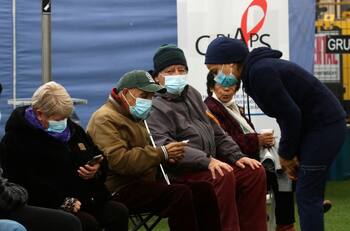 Minsal modificó calendario de vacunación de refuerzo para la próxima semana por sistema frontal