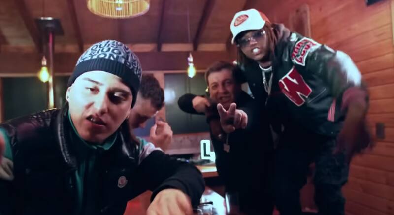 en la polémica por campaña política.