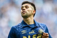 Alexander Aravena pierde respaldo y queda entrampado en Gremio