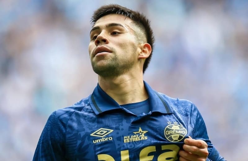 . Delantero chileno de Gremio de Porto Alegre. Foto: @alexander_a9 en Instagram.