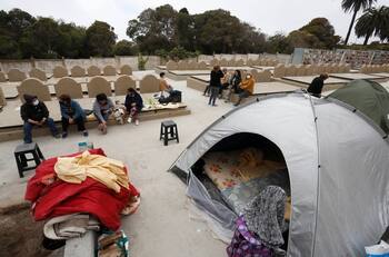 Playa Ancha: familias se toman cementerio y acusan problemas con sepulturas