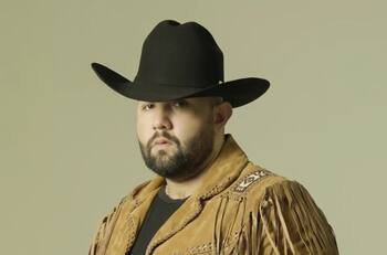 ¿Quién es Carín León, el polémico artista que se presentará en el Festival de Viña 2025?