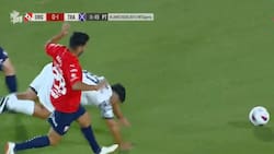 VIDEO | Ex jugador de Universidad Católica arruinó el retorno al fútbol del Kun Agüero