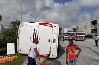 VIDEO | Son 15 los chilenos involucrados: Cancillería actualizó cifra de turistas afectados por volcamiento de bus en Punta Cana
