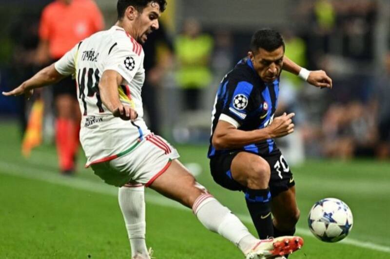 Alexis Sánchez en el partido jugado en Milán entre el Inter y el Benfica, el 3 de octubre pasado.