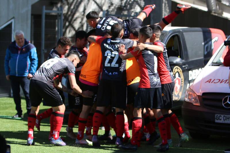 Deportes Limache venció por 3-1 a Lautaro de Buin en la última fecha y quedó a un paso de conseguir el título del Campeonato de Segunda División y el consiguiente ascenso a Primera B.