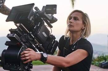 Acusan de negligente a encargada de armería en película de Alec Baldwin tras accidente que mató a Halyna Hutchins