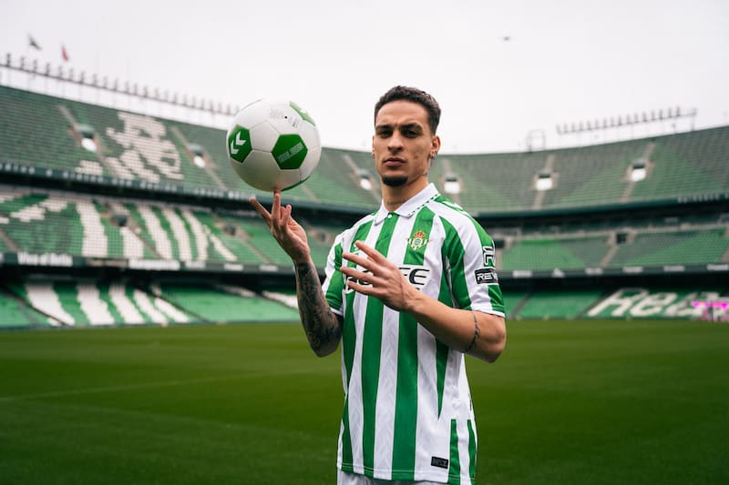 El brasileño en su presentación en el Real Betis. Foto: @RealBetis