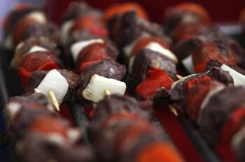 "Se ha descubierto antes la presencia de otros animales, como gatos": Exseremi de Salud por anticucho hecho con carne de perro