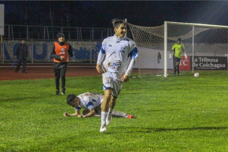 Luego de cuatro derrotas consecutivas, los de San Fernando vencieron a Santiago City, en el estreno del DT más joven del Fútbol Chileno. Foto: Teresa Ramírez / Comunicaciones Colchagua.