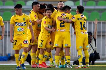 ¿Galáctico? Los petrodólares de la U de Conce fichan a volante argentino de discreta carrera