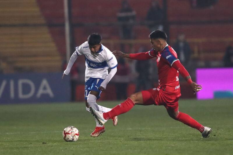 El venezolano Leenhan Romero hizo su estreno en el primer equipo de La Franja el 20 de julio pasado, ante Unión La Calera. Foto: Agencia Aton.