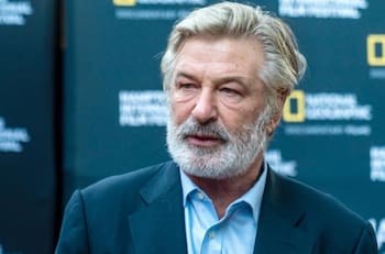 Alec Baldwin es formalizado por homicidio involuntario en medio de rodaje de una película
