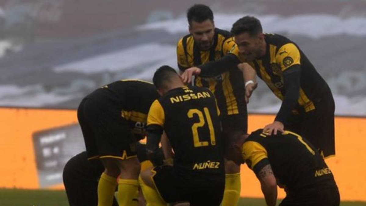 El Peñarol de Christian Bravo se prepara para el duelo ante el Boston River de Abreu