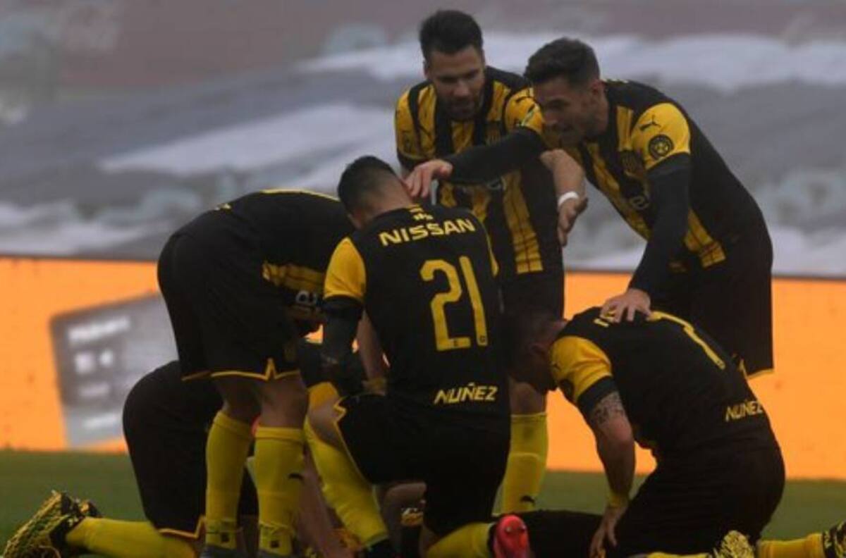 El Peñarol de Christian Bravo se prepara para el duelo ante el Boston River de Abreu