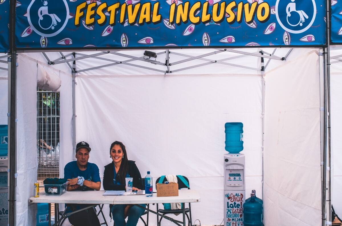 Nuevas rutas, lengua de señas y más: Lollapalooza Chile 2022 aumenta sus iniciativas y espacios de accesibilidad universal