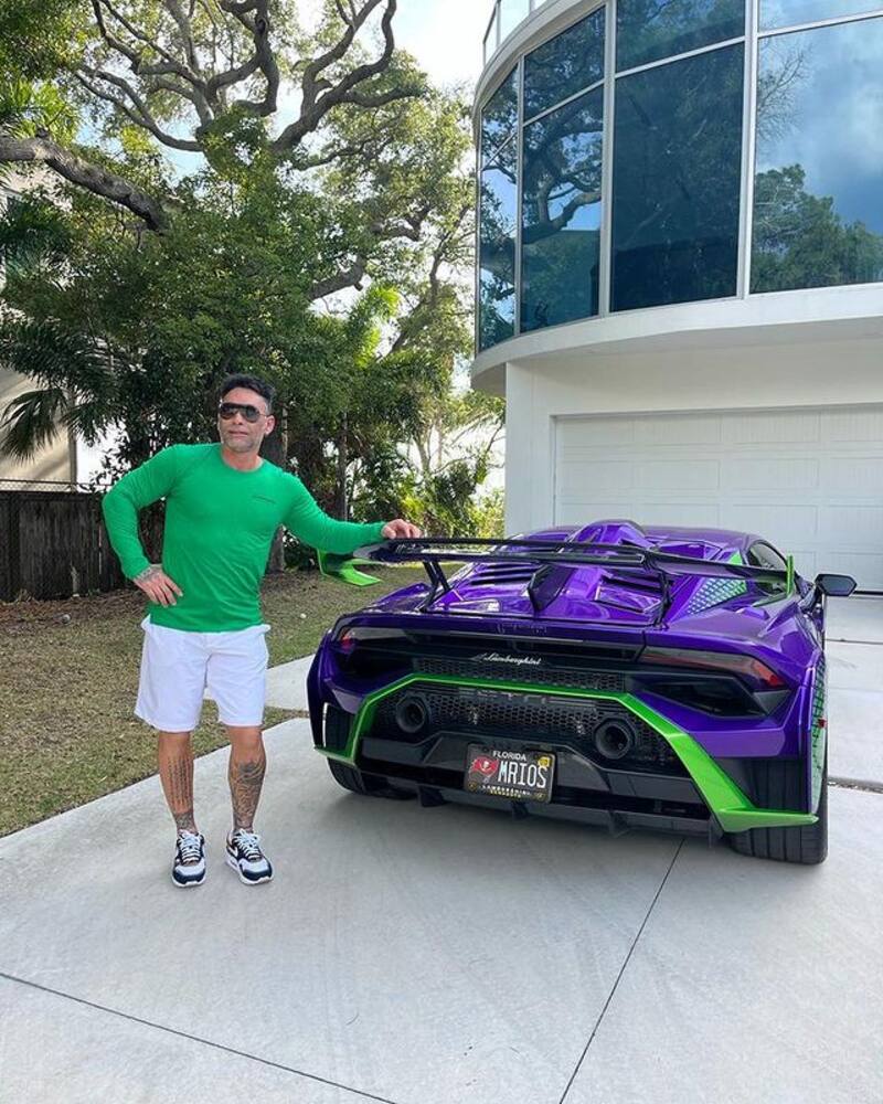 Marcelo Ríos presentó su lujoso auto.