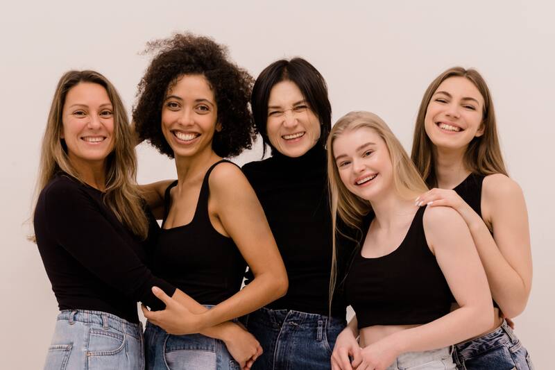 Al ser uno de los grupos mayoritarios de la población, hay varias ayudas económicas a las que las mujeres de Chile pueden optar.