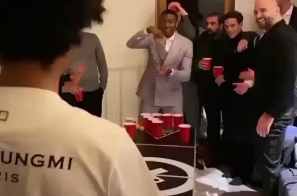 ¿Qué habrá tenido el vaso? Alaba le ganó un punto de 'Beerpong' a Gnabry