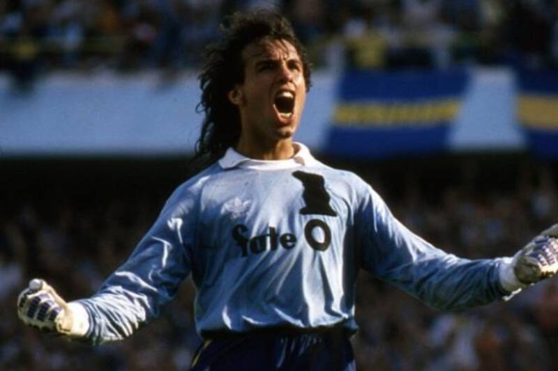 es una leyenda en Boca Juniors, donde estuvo 11 años y ganó 5 trofeos.