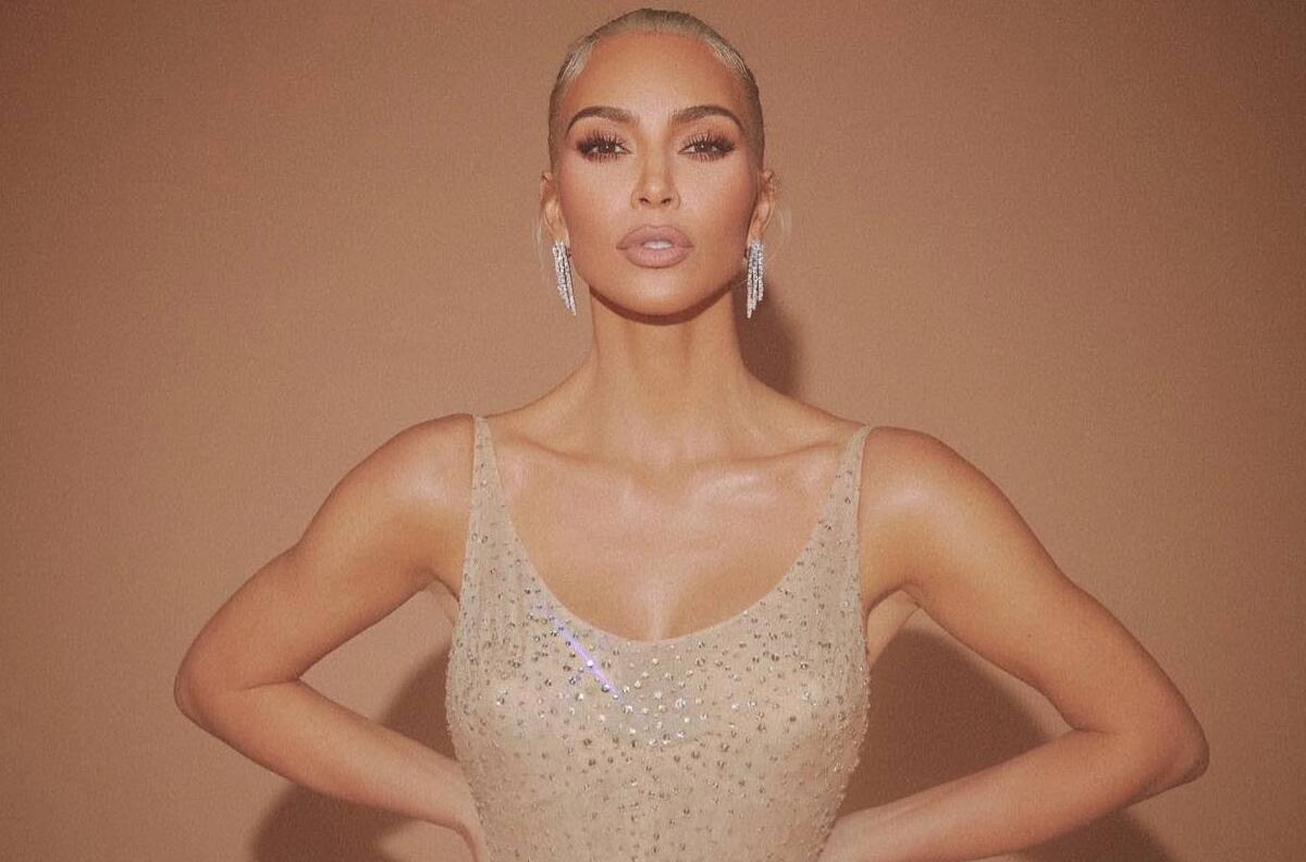 Rompió el silencio: Kim Kardashian se refirió a la polémica por el vestido de Marilyn Monroe y niega haberlo dañado