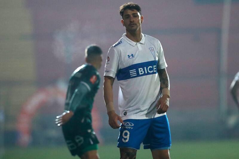 El delantero termina contrato con Universidad Católica a fines del 2023.