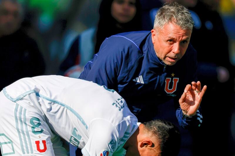 El DT de la U puede contar con los juveniles que estaban en La Roja. Foto: Aton.