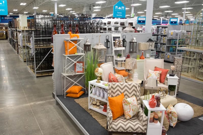 cuenta con 260 locales establecidos a la fecha, de los cuales un 10% serán cerrados de aquí a septiembre para combatir sus problemas económicos.