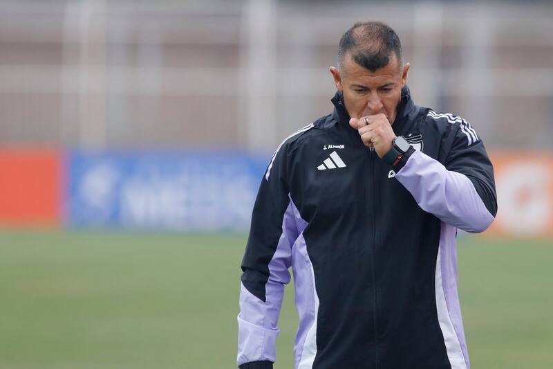 dejará de ser el DT de Colo Colo. Agencia Aton