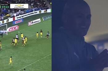 VIDEO | Chupete Suazo festejó como loco este inexplicable autogol de Igor Lichnovsky