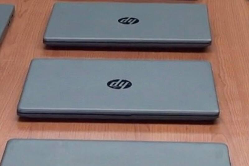 El hombre de 23 años esperaba la hora de salida de los alumnos para ingresar a robar notebooks a los colegios.