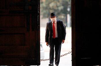 Ministro Mañalich cierra su cuenta de Twitter por amenazas y filtraciones