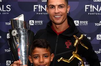 Cristiano Ronaldo no para de competir y festeja la victoria en la cara a su hijo