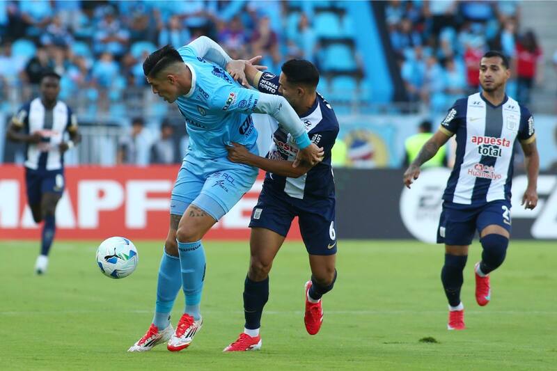 Deportes Iquique perdió con Alianza Lima en el Tierra de Campeones. Foto: Agencia Aton.