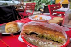 No solo pizzas: Esta picada italiana sorprende con un exquisito sándwich de focaccia que debes probar